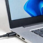 Chargeur USB-C sur un PC portable Windows 11 (Crédit : Alex.I)