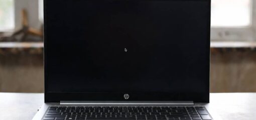Un écran noir sur un PC portable HP après la mise à jour KB5094126 (Crédit : Alex.I)